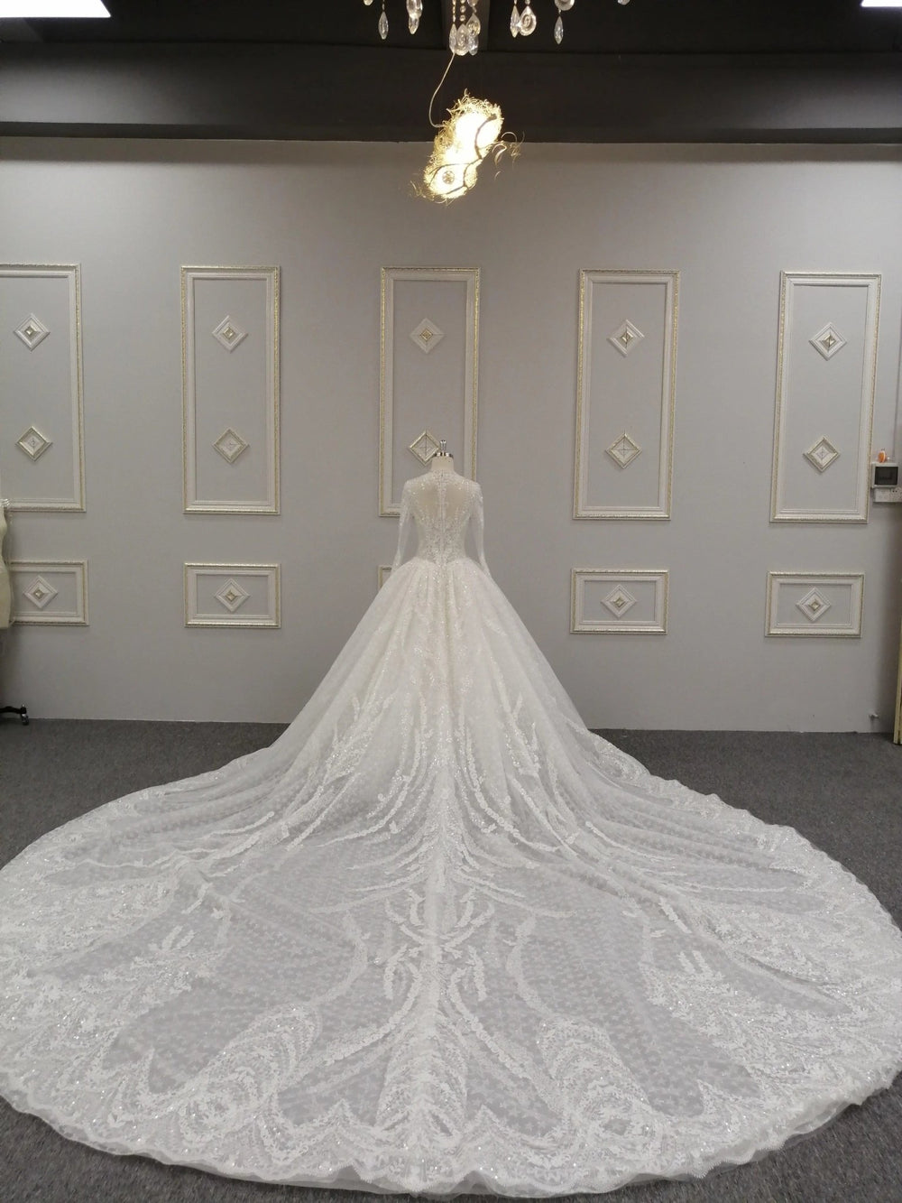 Kristallschweres, hochwertiges Hochzeitskleid