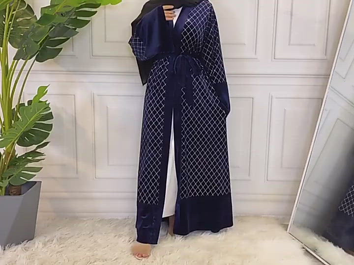 Luxuriöse, offene Abaya aus Samt für den Winter
