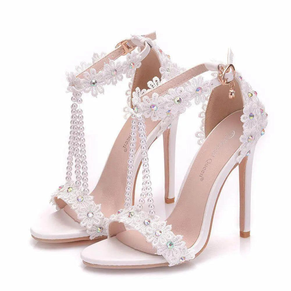 Lace clamp Embroidered Pearl Sandal - White